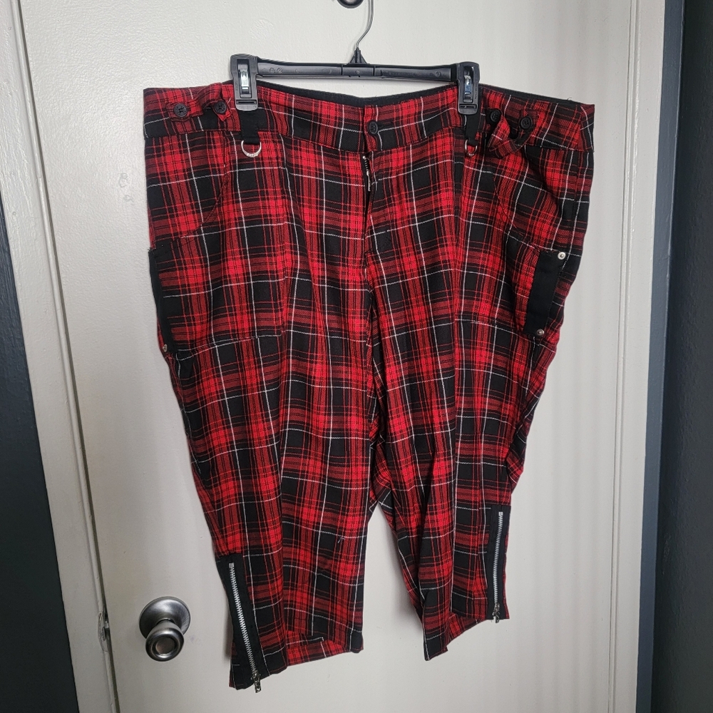 Tripp Red Paid Capri Pants (PLUS SIZE)